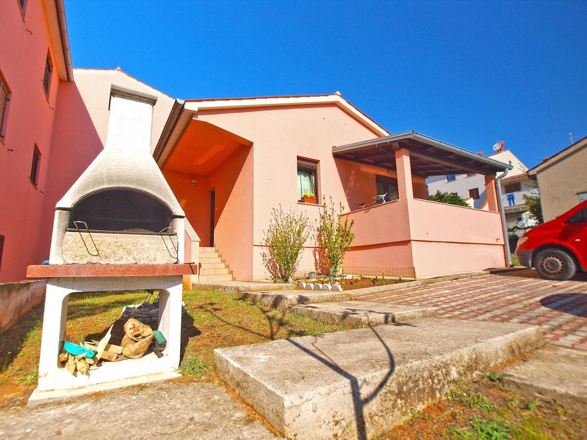 Apartments Sandra 1335 プーラ エクステリア 写真