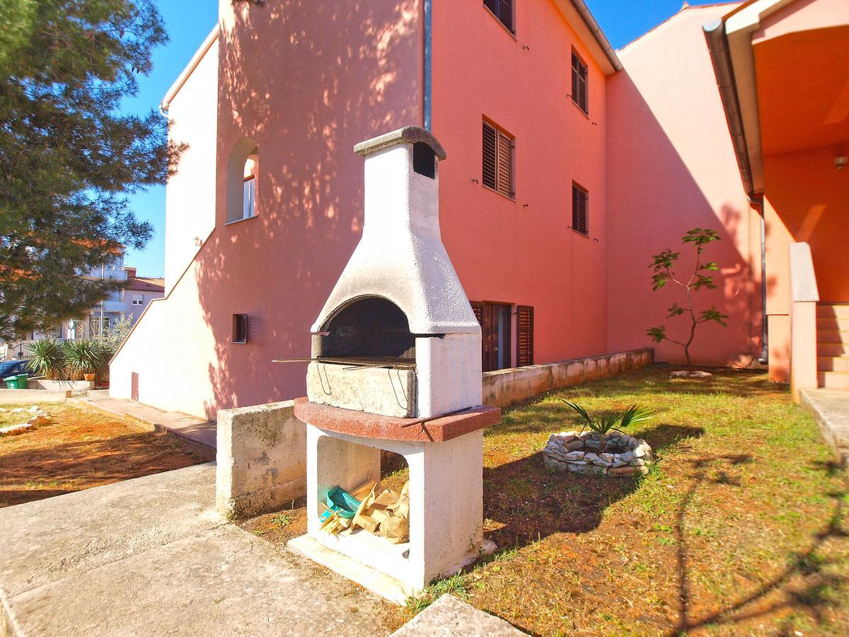 Apartments Sandra 1335 プーラ エクステリア 写真