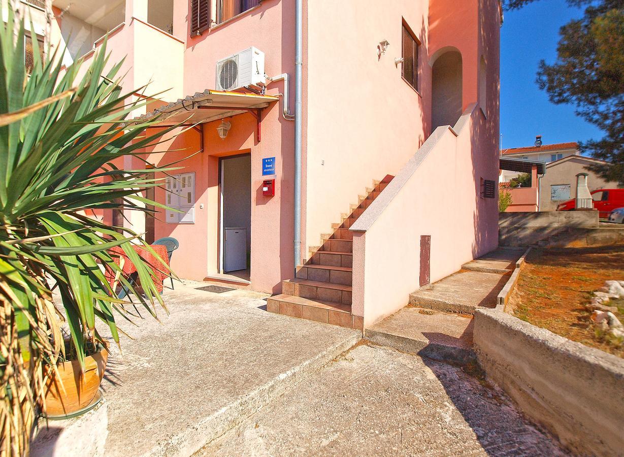 Apartments Sandra 1335 プーラ エクステリア 写真