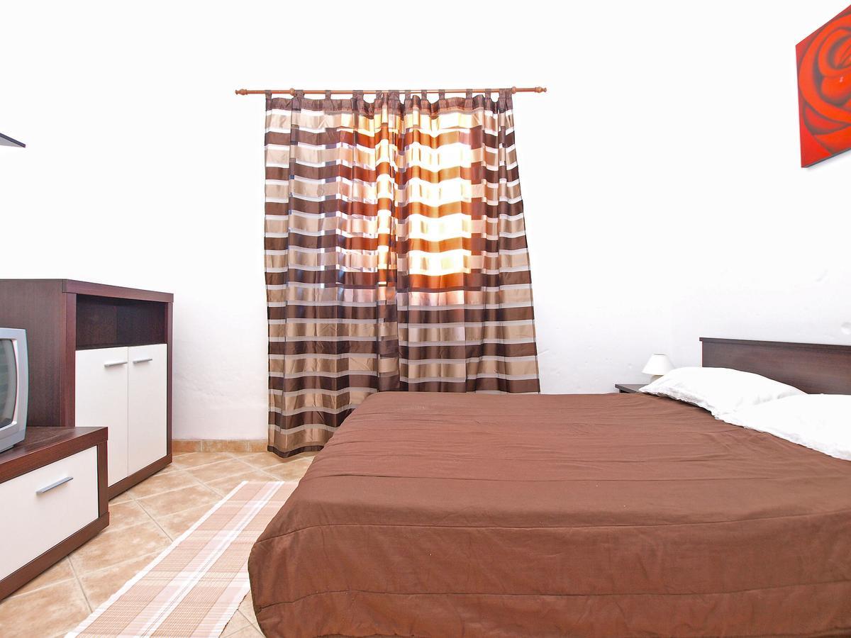 Apartments Sandra 1335 プーラ エクステリア 写真